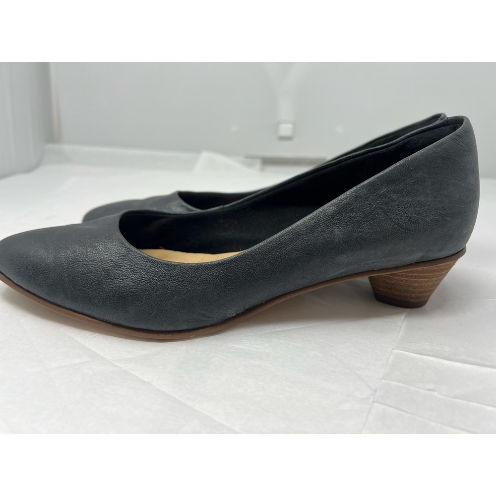 Clarks Mena Bloom‎ Black Leather Low Heel Pumps Women's US 8.5M Cushion - Picture 2 of 9